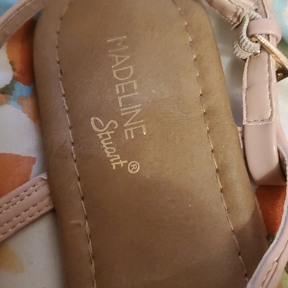 Madeline Stuart Jeweled Sandals size 8m - Picture 3 of 4